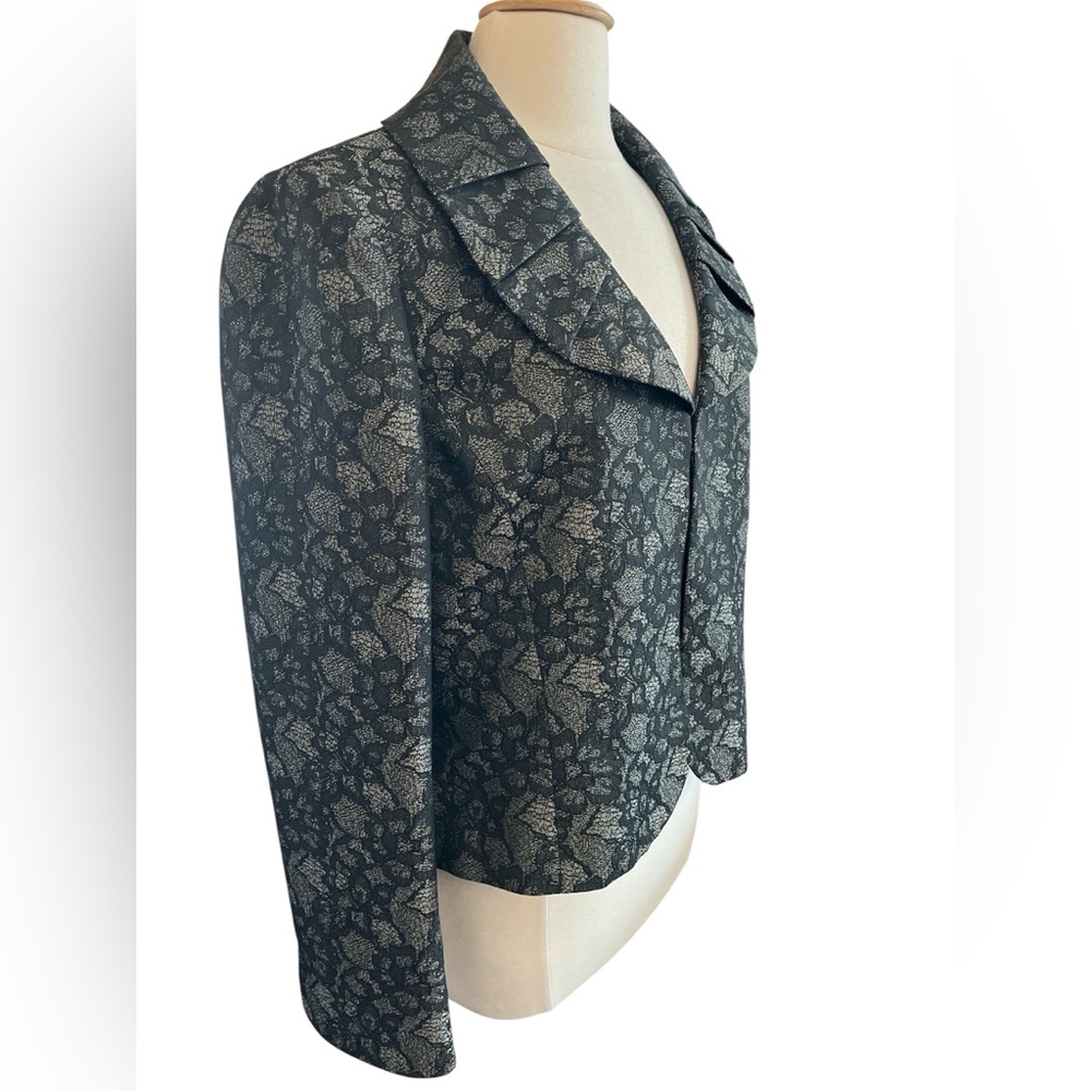 Vintage Le Suit Black and Gold Floral Mesh Crop Open Blazer Size 16 - Picture 3 of 9